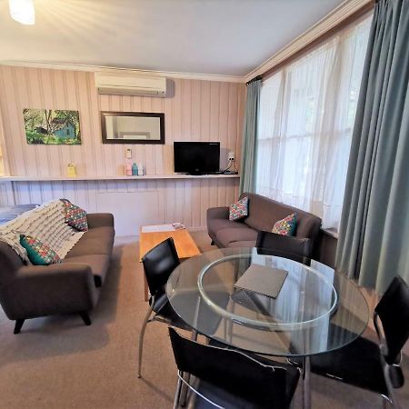 Elm Lodge Брайт Екстериор снимка