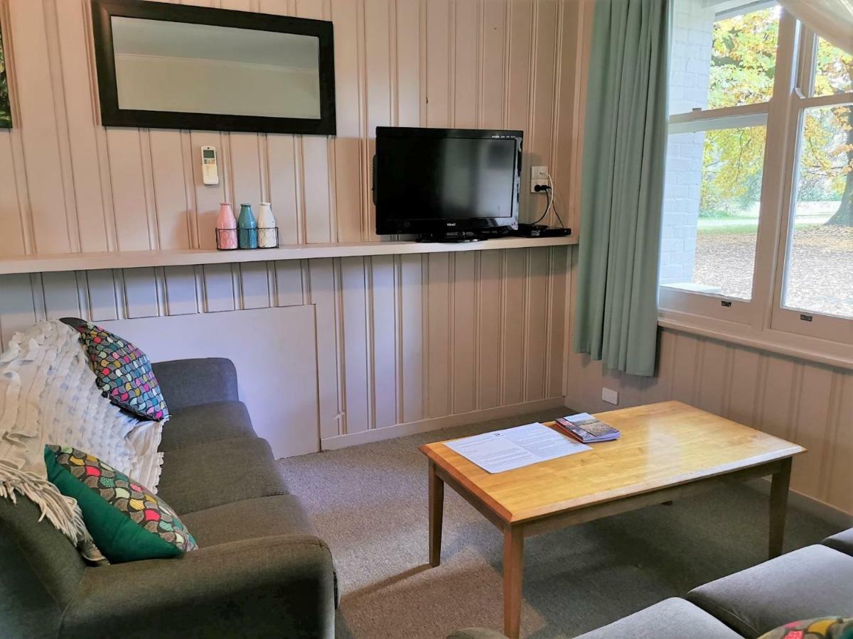 Elm Lodge Брайт Екстериор снимка
